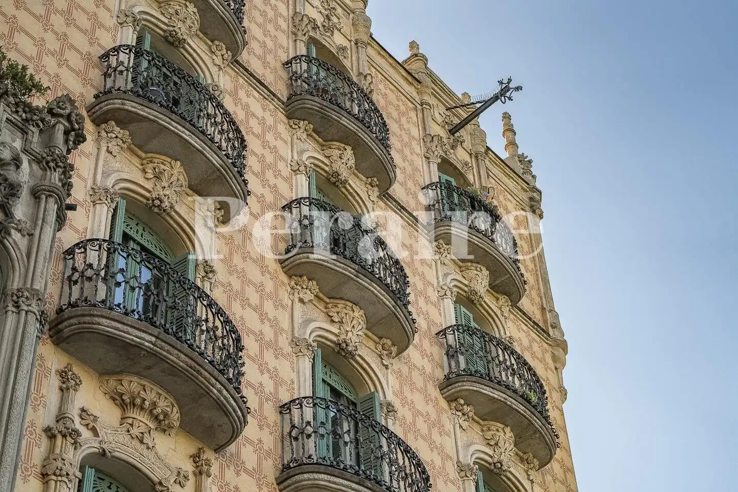 Exterior view of Flat for sale in  Barcelona Capital  with Air Conditioner, Terrace and Balcony