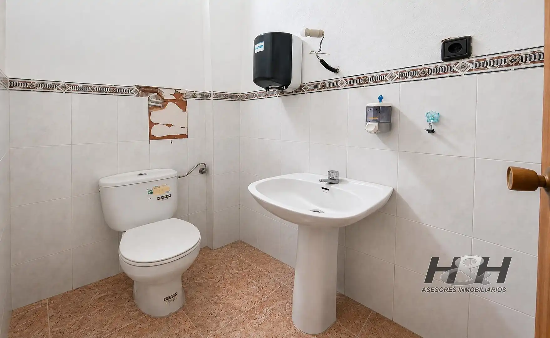 Badezimmer von Geschaftsraum zum Verkauf in Burjassot