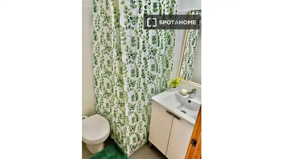 Badezimmer von Wohnung zur Miete in Barcelona mit Klimaanlage, Heizung und Möbliert