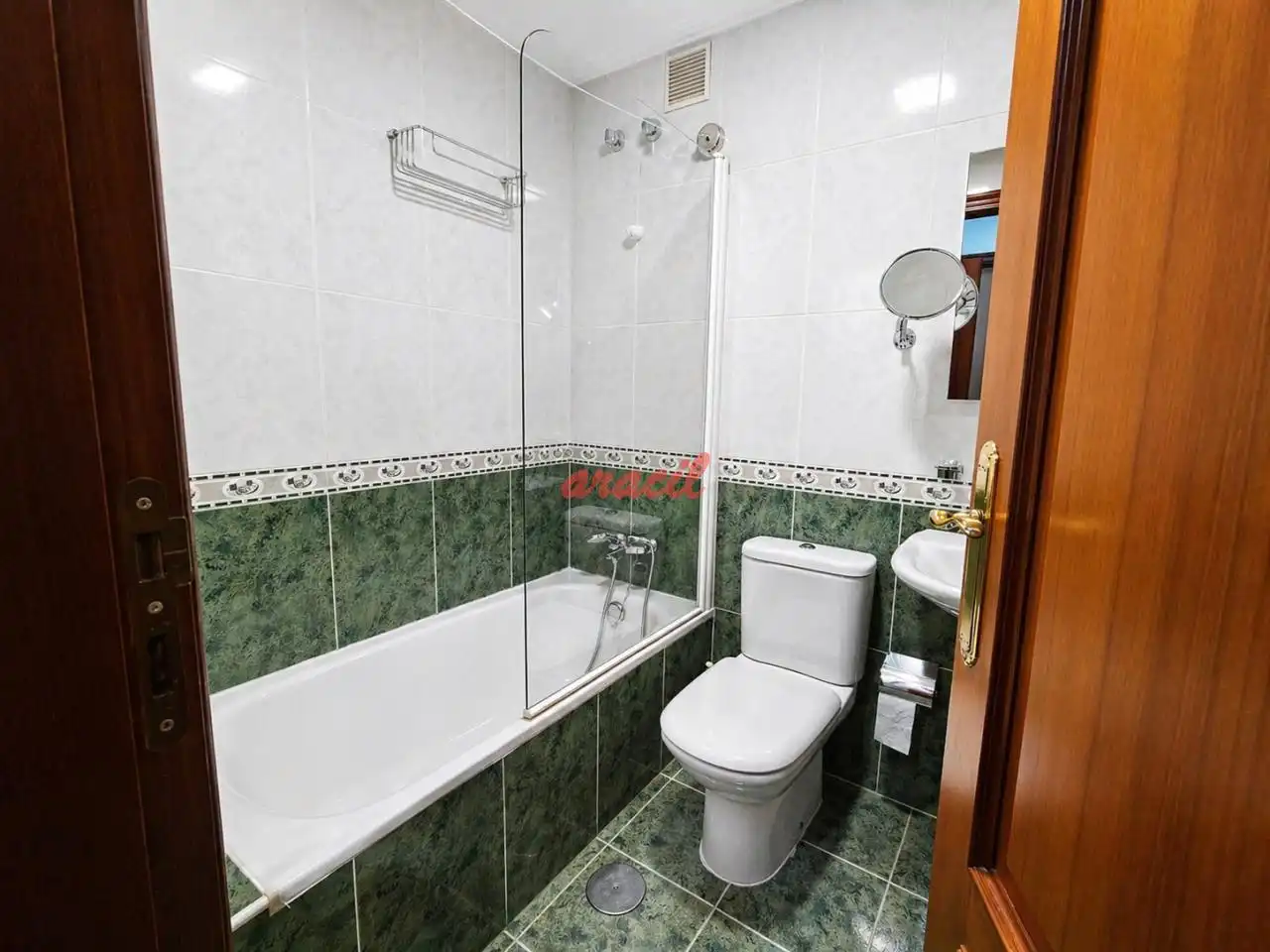 Bany de Apartament de lloguer en Ourense Capital  amb Calefacció, Traster i Moblat