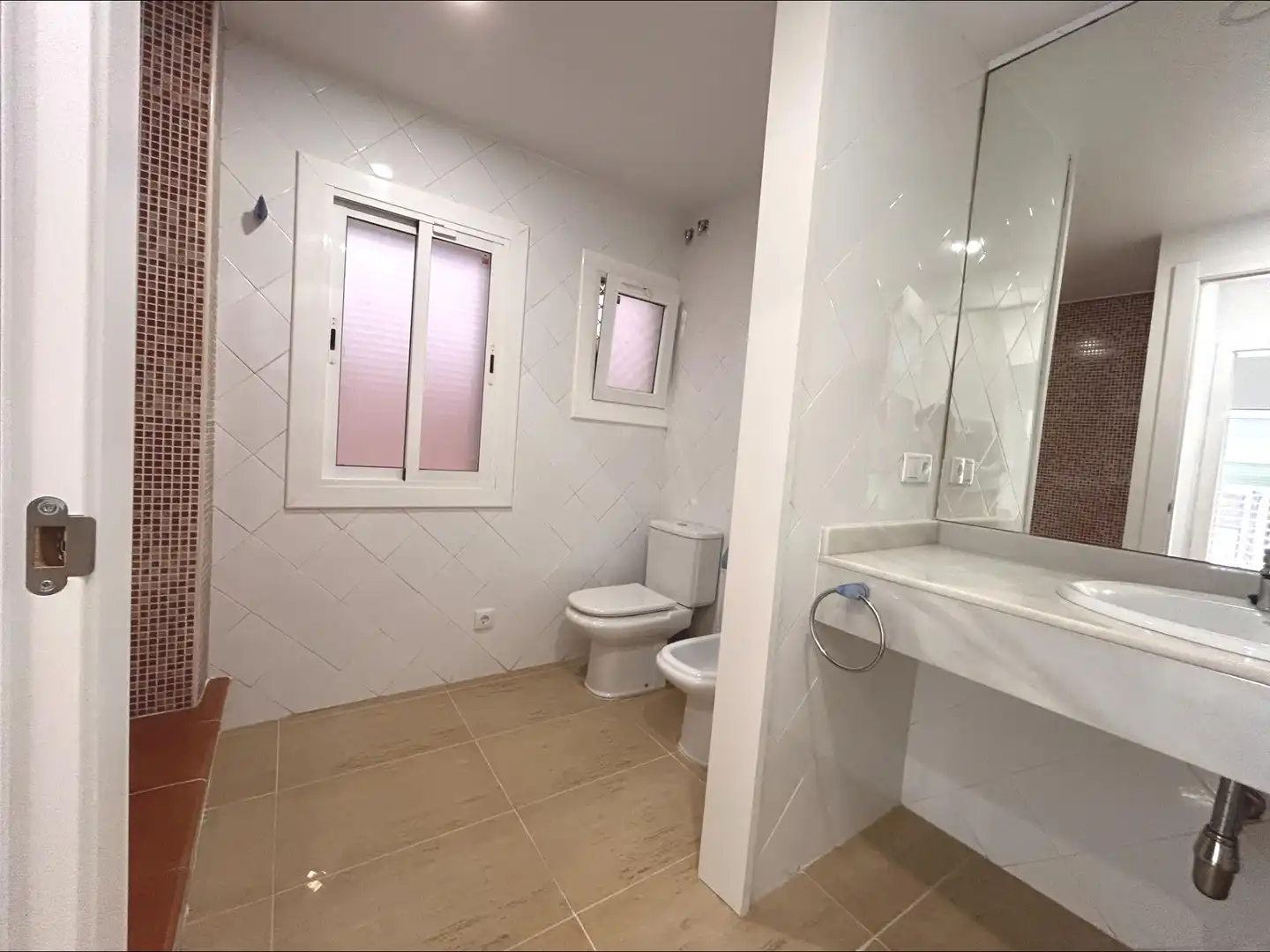 Baño de Planta baja en venta en Mataró con Aire acondicionado, Calefacción y Alarma