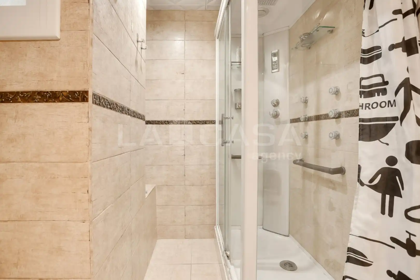 Baño de Piso en venta en Barcelona con Balcón