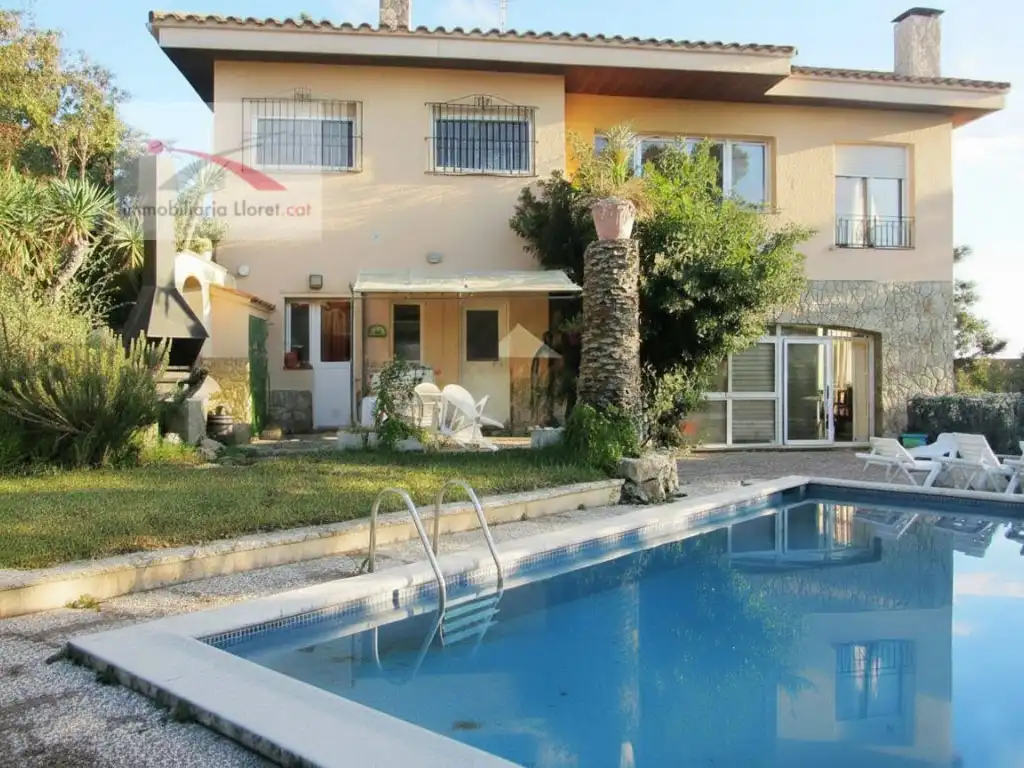 Casa con piscina in vendita a Roca Grossa