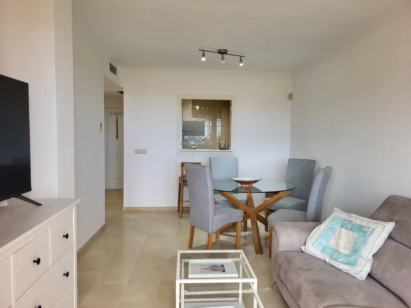 Apartment with pool to rent in Elviria - Cabopino, imagen 2