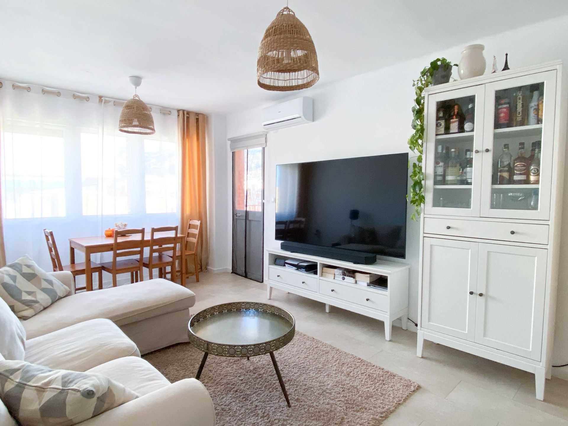 Living room of Flat for sale in Vélez-Málaga  with Air Conditioner, Heating and Terrace