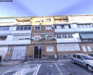 Vista exterior de Pis en venda en Alcalá de Henares amb Jardí privat i Terrassa