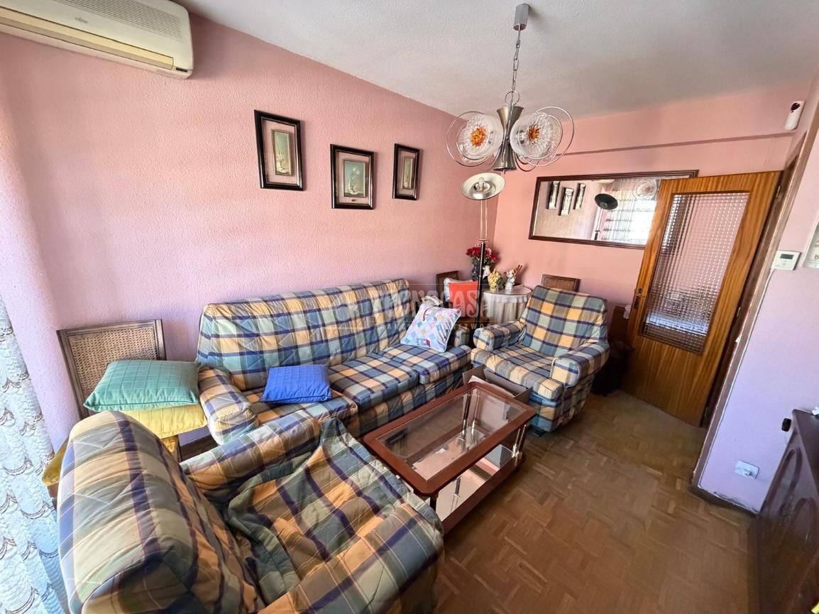 Living room of Flat for sale in  Madrid Capital  with Air Conditioner, Heating and Parquet flooring
