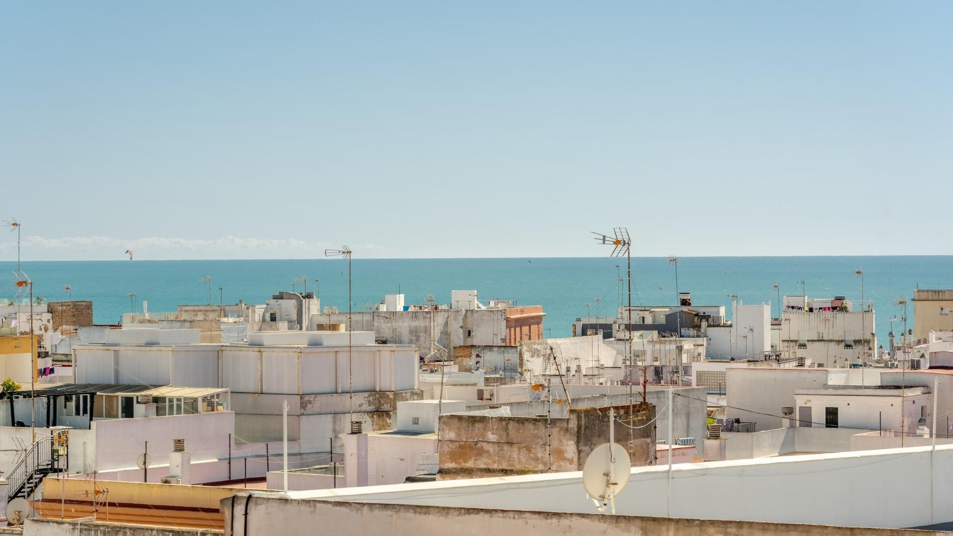 Exterior view of Flat for sale in  Cádiz Capital  with Air Conditioner, Heating and Terrace