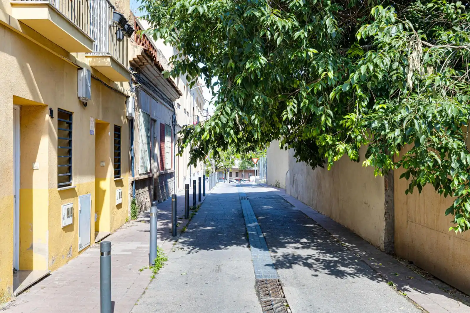 Vista exterior de Edificio en venta en Santa Coloma de Gramenet