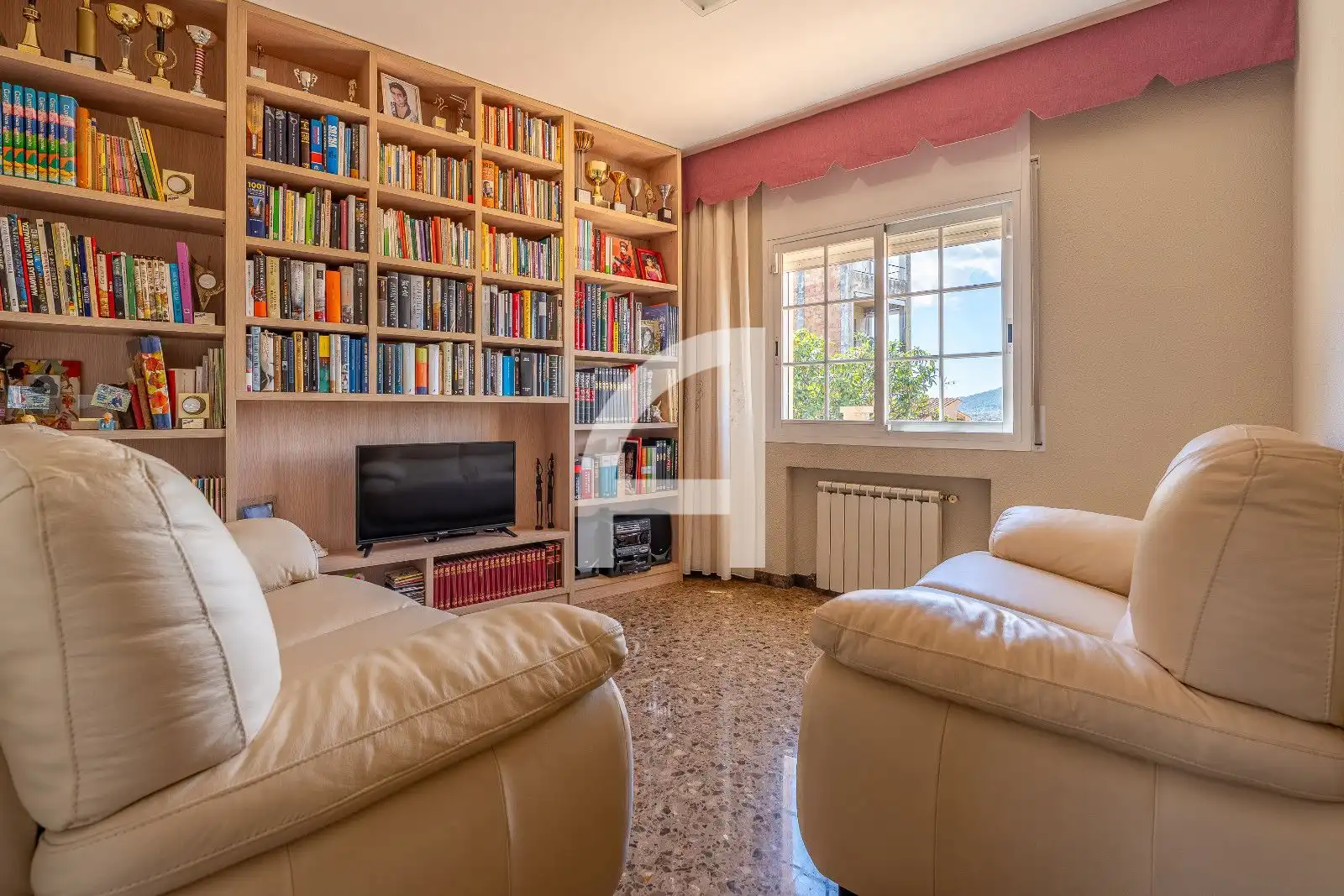 Sala de estar de Casa o chalet en venta en Molins de Rei con Aire acondicionado, Calefacción y Terraza