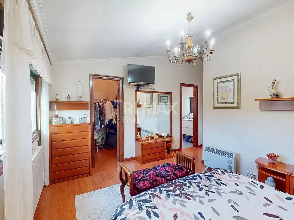 Bedroom of Houses for sale in Vigo   with Heating, Private garden and Parquet flooring
