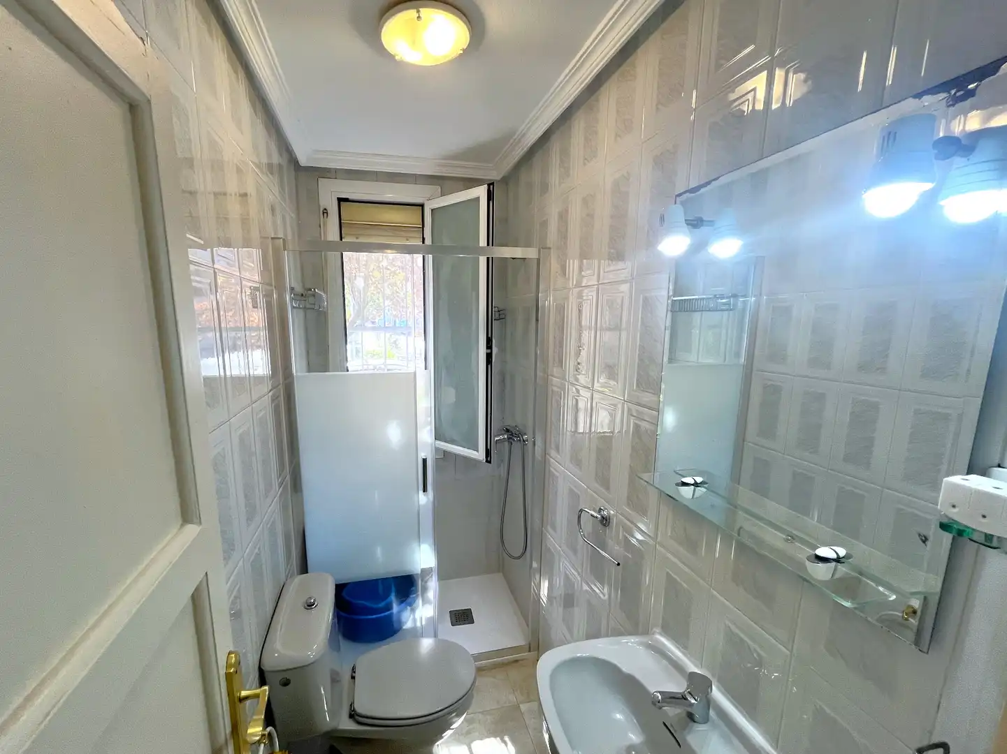 Baño de Piso en venta en Madrid con Calefacción, Amueblado y Alarma