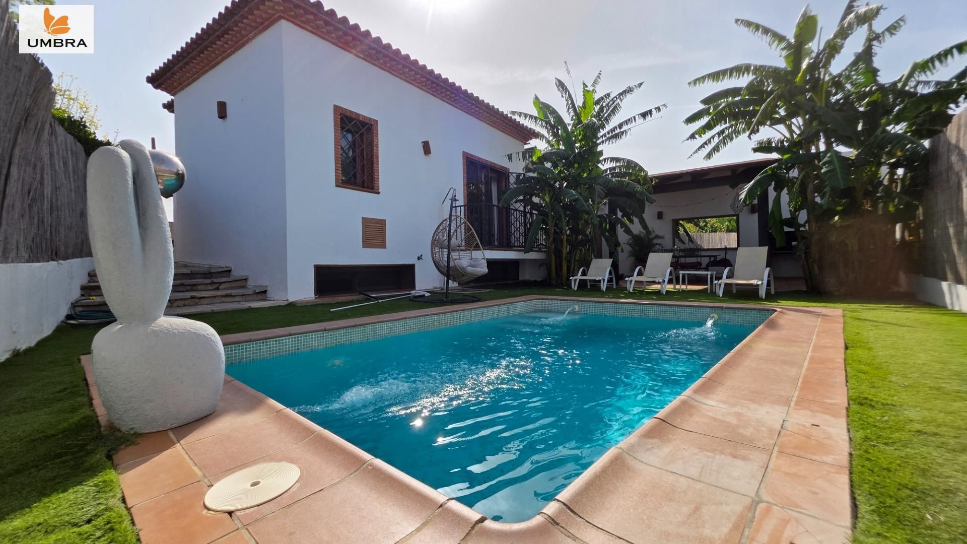 Piscina de Casa o xalet en venda en Jerez de la Frontera amb Jardí privat i Piscina comunitària