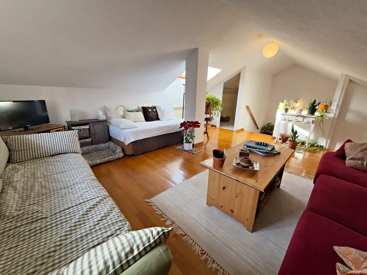 Sala d'estar de Casa o xalet en venda en Oviedo  amb Calefacció, Jardí privat i Parquet