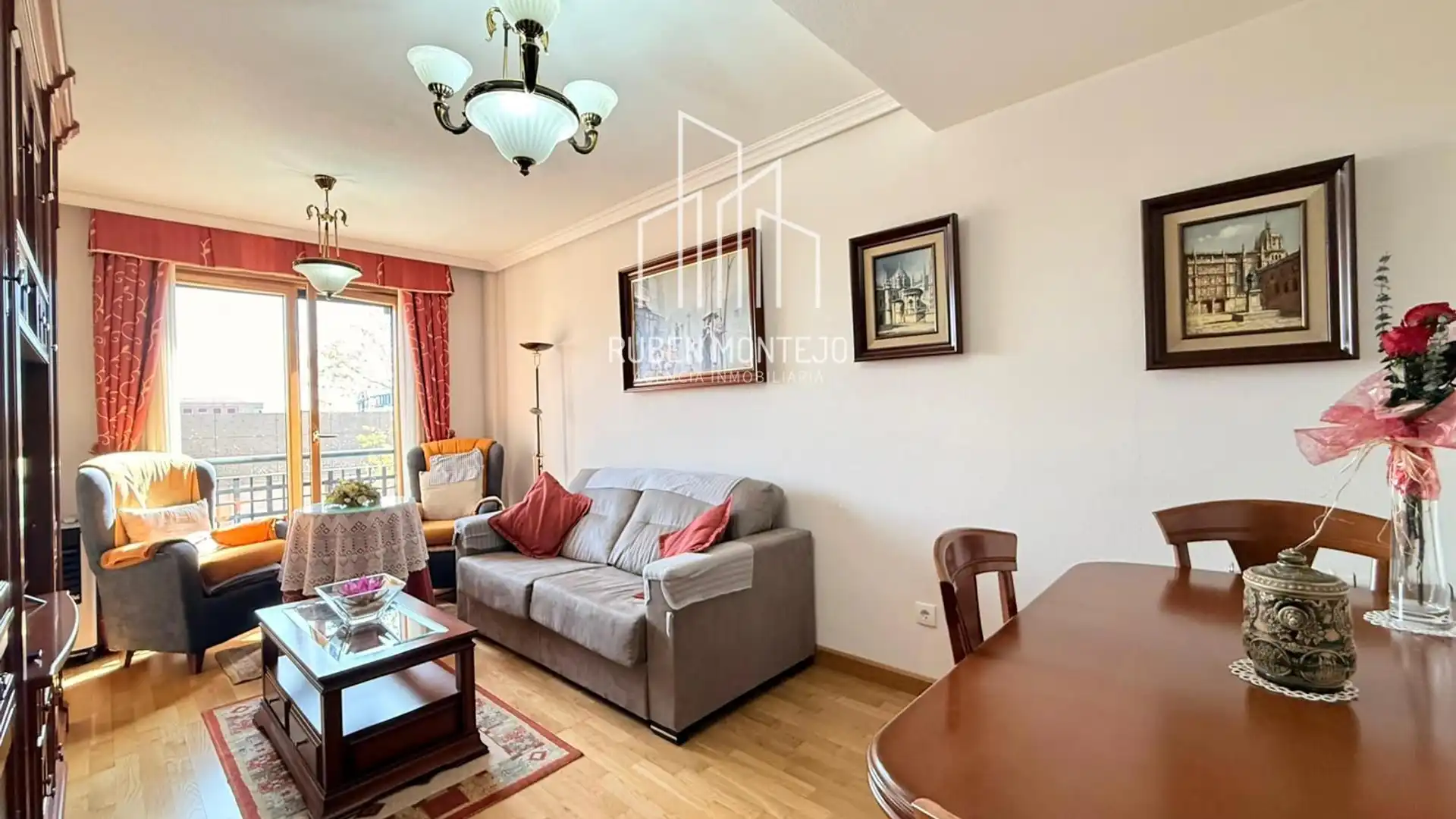 Living room of Flat for sale in Salamanca Capital  with Heating, Terrace and Furnished