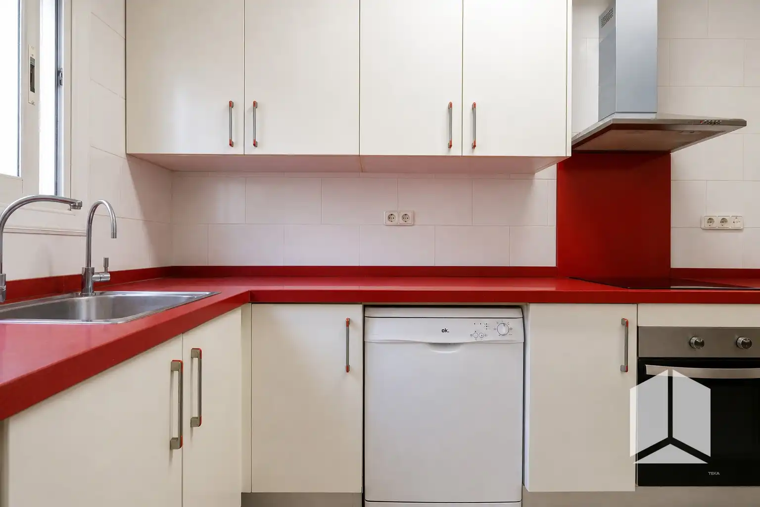 Kitchen of Flat for sale in Castelldefels  with Storage room and Balcony