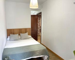 Bedroom of Apartment to share in  Sevilla Capital  with Oven, Washing machine and Microwave