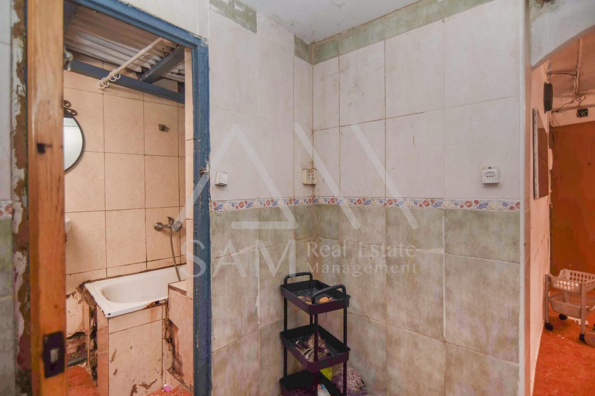 Bathroom of Flat for sale in Badalona