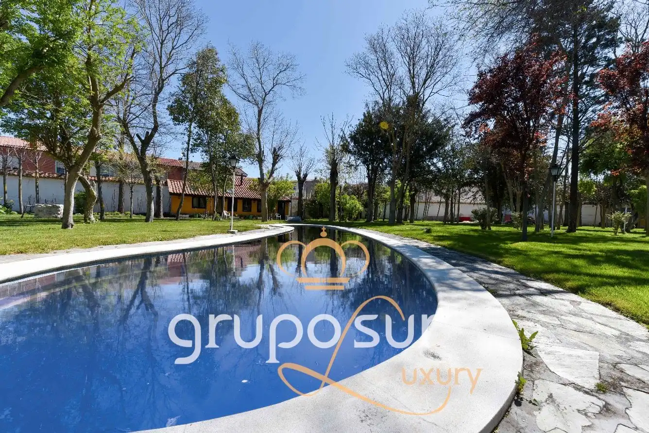 Swimming pool of Country homes for sale in Olmedo  with Heating, Private garden and Parquet flooring