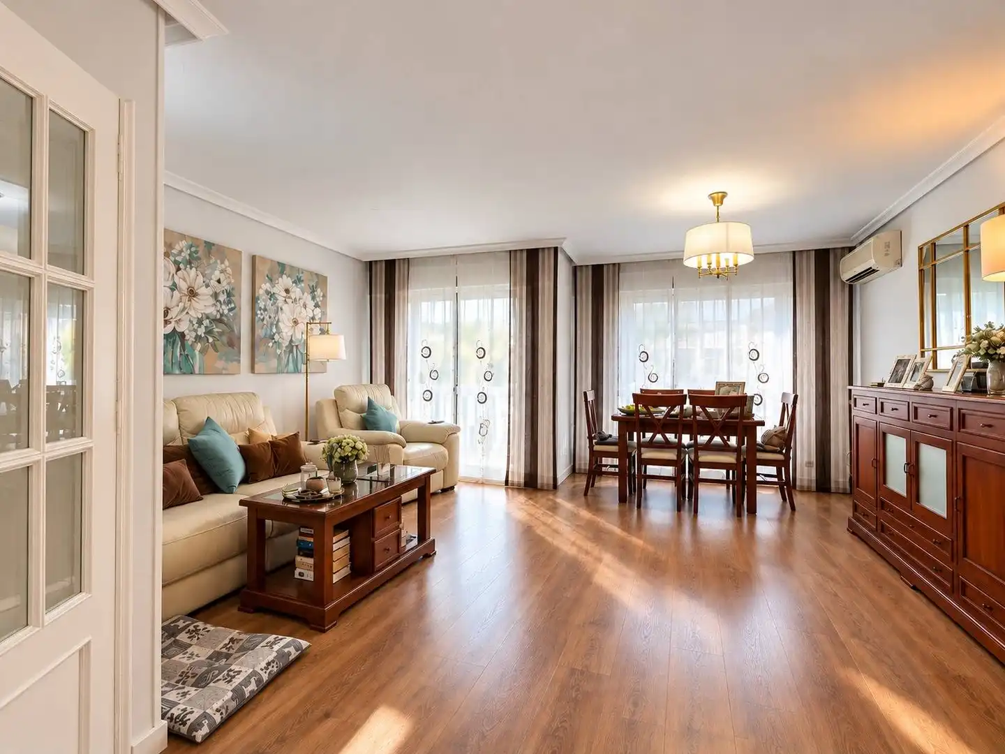 Sala d'estar de Casa o xalet en venda en San Vicente del Raspeig / Sant Vicent del Raspeig amb Aire condicionat, Jardí privat i Piscina comunitària
