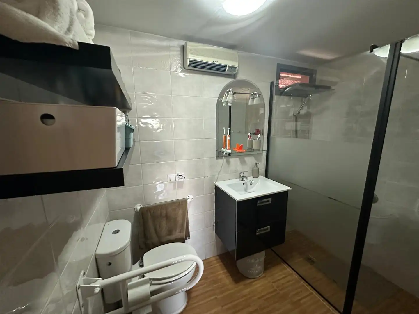 Bathroom of Flat for sale in Jerez de la Frontera  with Air Conditioner, Private garden and Parquet flooring