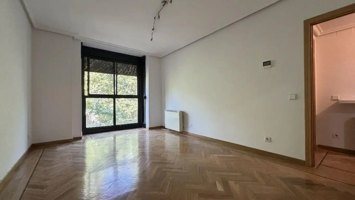 Sala d'estar de Pis de lloguer en Madrid amb Aire condicionat, Calefacció i Parquet