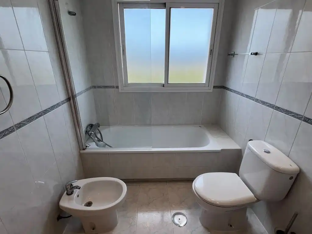 Baño de Casa o chalet de alquiler en Vélez-Málaga con Terraza, Piscina y Piscina comunitaria