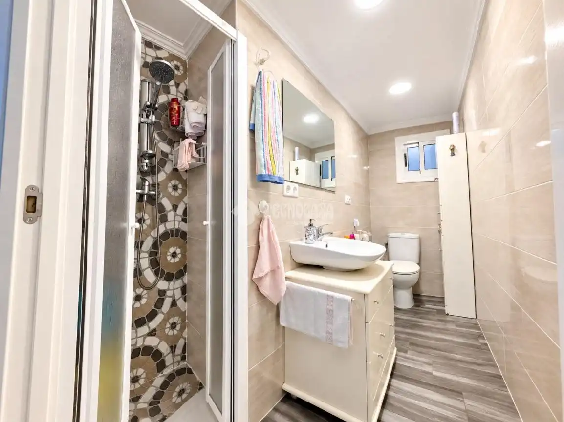 Baño de Piso en venta en Alicante / Alacant con Aire acondicionado
