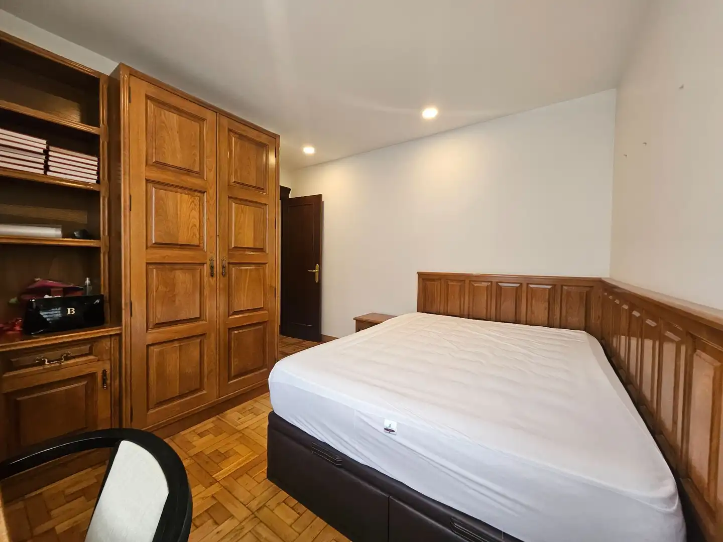Habitación de Dúplex en venta en Torrelavega  con Calefacción y Amueblado