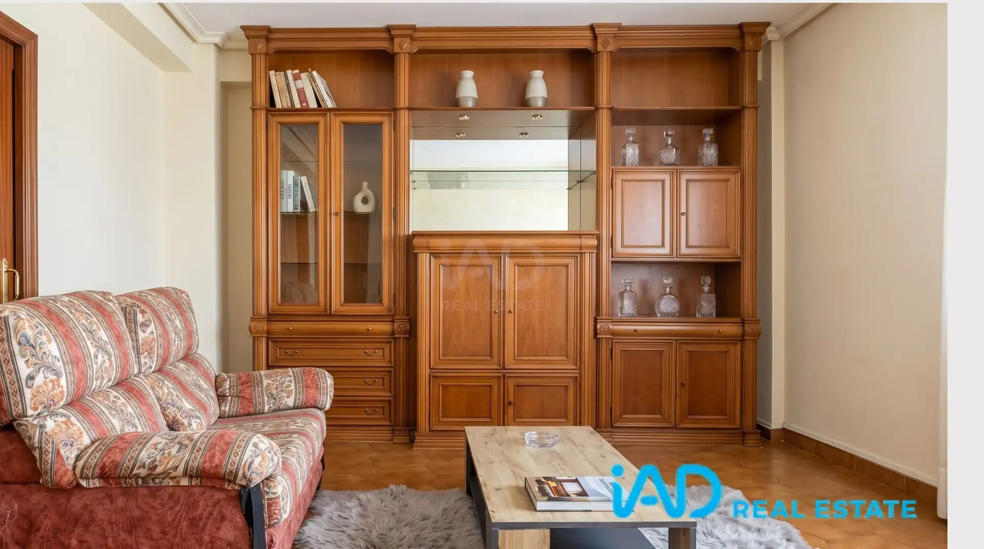 Wohnzimmer von Wohnung zum Verkauf in Leza mit Heizung
