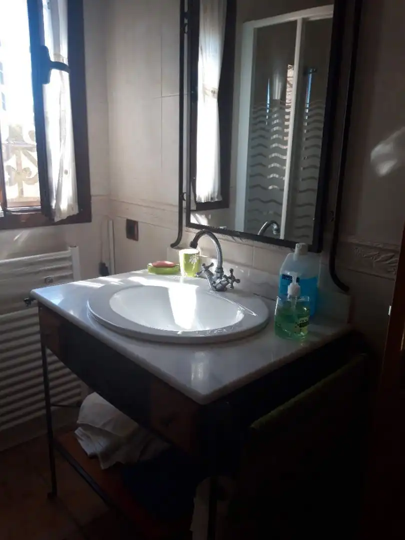 Bany de Casa o xalet en venda en Linares amb Aire condicionat, Calefacció i Jardí privat
