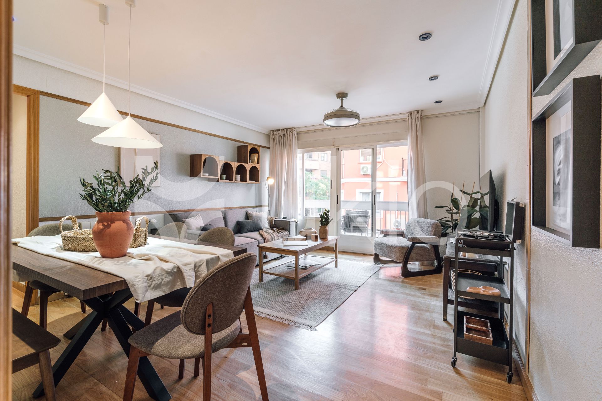 Sala d'estar de Apartament de lloguer en  Madrid Capital amb Calefacció, Moblat i Forn