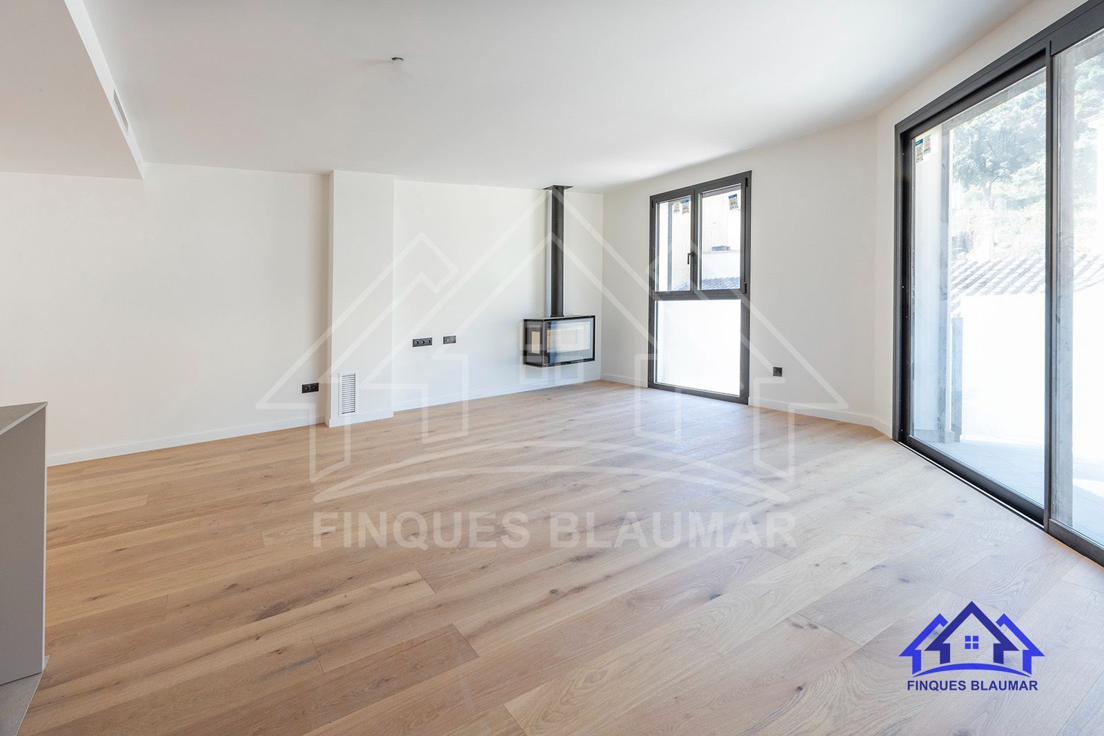 Sala de estar de Casa adosada en venta en Arenys de Munt con Aire acondicionado, Calefacción y Terraza