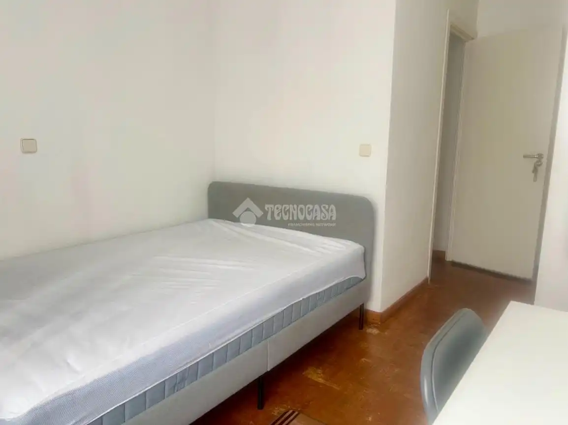 Dormitori de Casa adosada en venda en Alcalá de Henares amb Terrassa