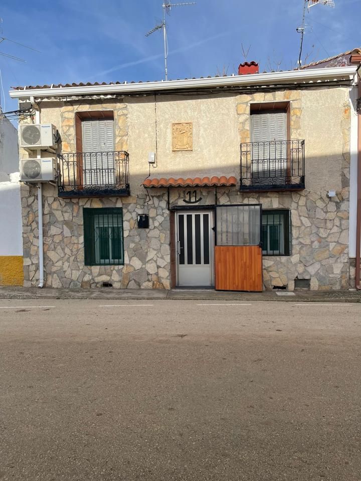 Vista exterior de Finca rústica en venda en Rozalén del Monte amb Moblat i Balcó
