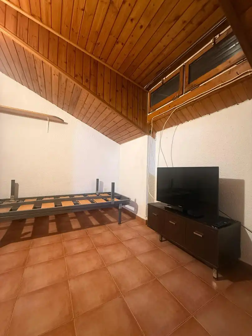 Sala de estar de Piso para compartir en Alp con Calefacción y Amueblado