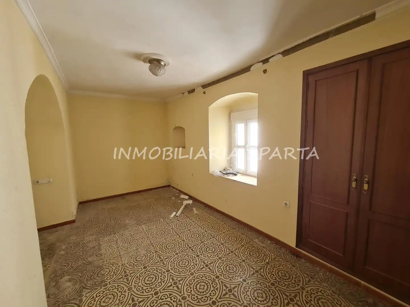 Casa adosada en venda en Sanlúcar la Mayor amb Jardí privat i Balcó