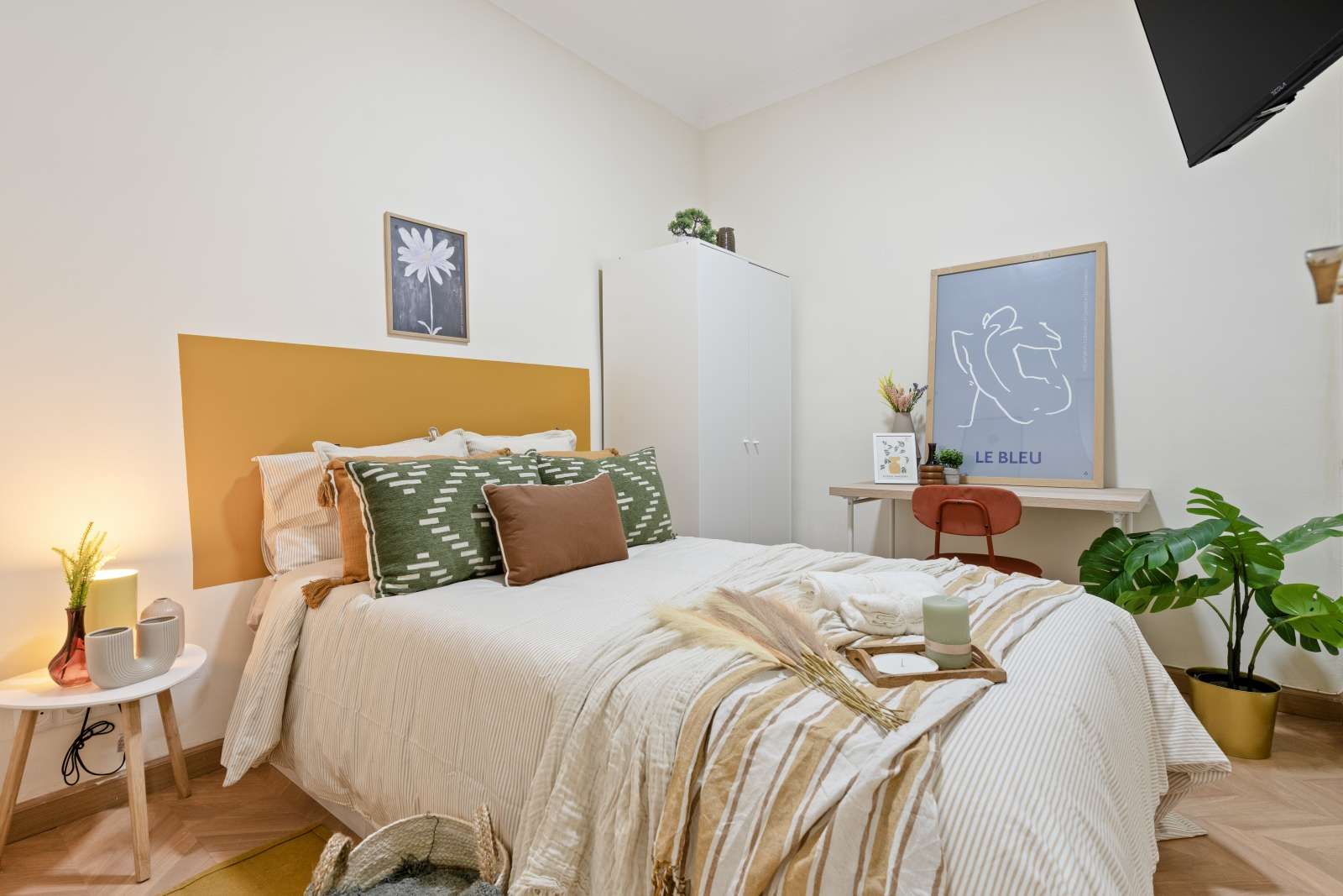 Bedroom of Flat to share in  Barcelona Capital  with Air Conditioner, Heating and Terrace