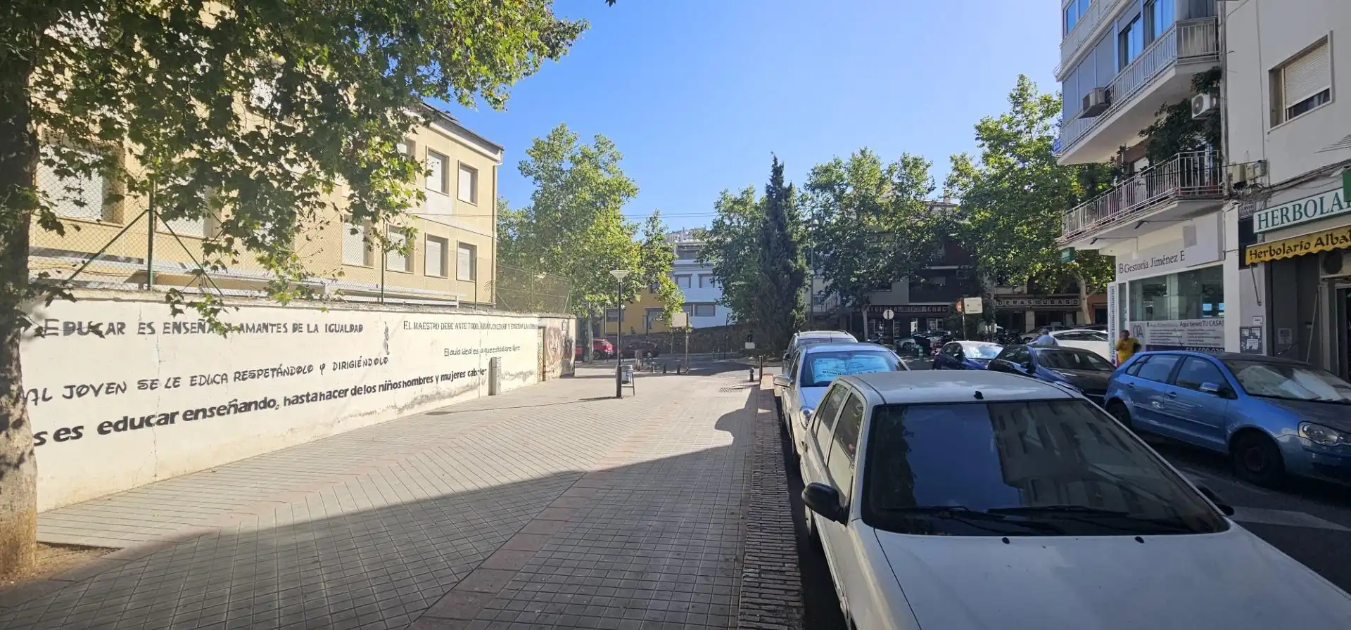 Aparcament de Local de lloguer en Granada amb Aire condicionat