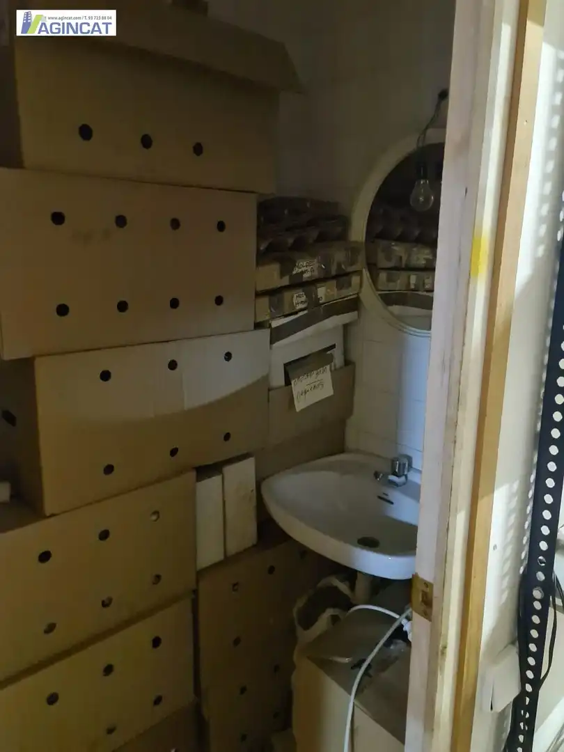 Bathroom of Commercial properties for sale in Sabadell