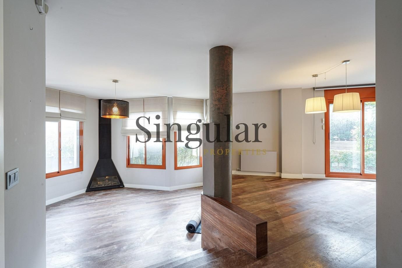 Living room of House or chalet for sale in  Barcelona Capital  with Heating, Private garden and Terrace