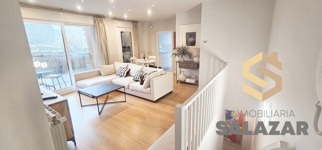 Sala d'estar de Dúplex en venda en Getxo  amb Calefacció, Jardí privat i Terrassa