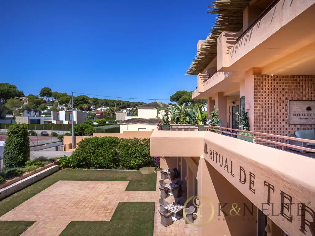 Vista exterior de Pis en venda en Moraira amb Aire condicionat, Jardí privat i Terrassa