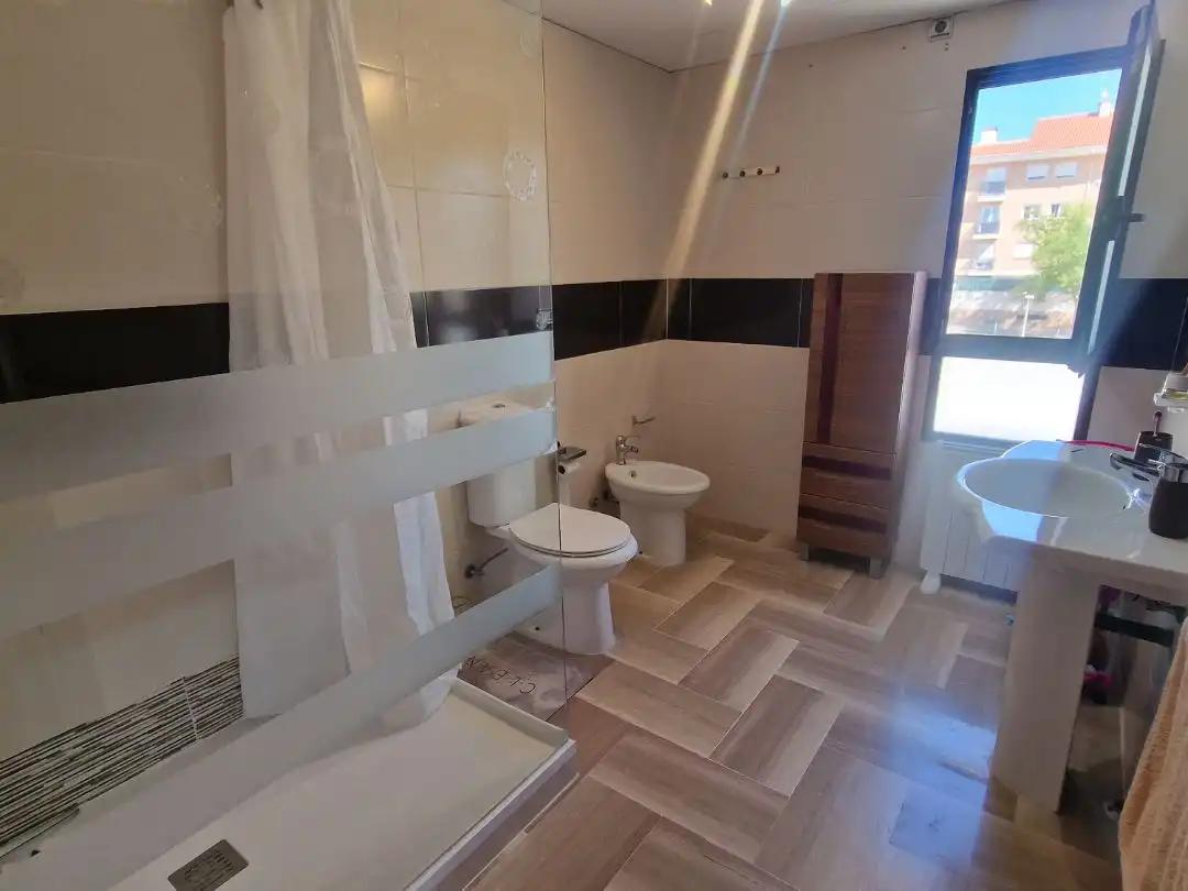 Bany de Casa o xalet per a compartir en Manises amb Calefacció, Terrassa i Moblat