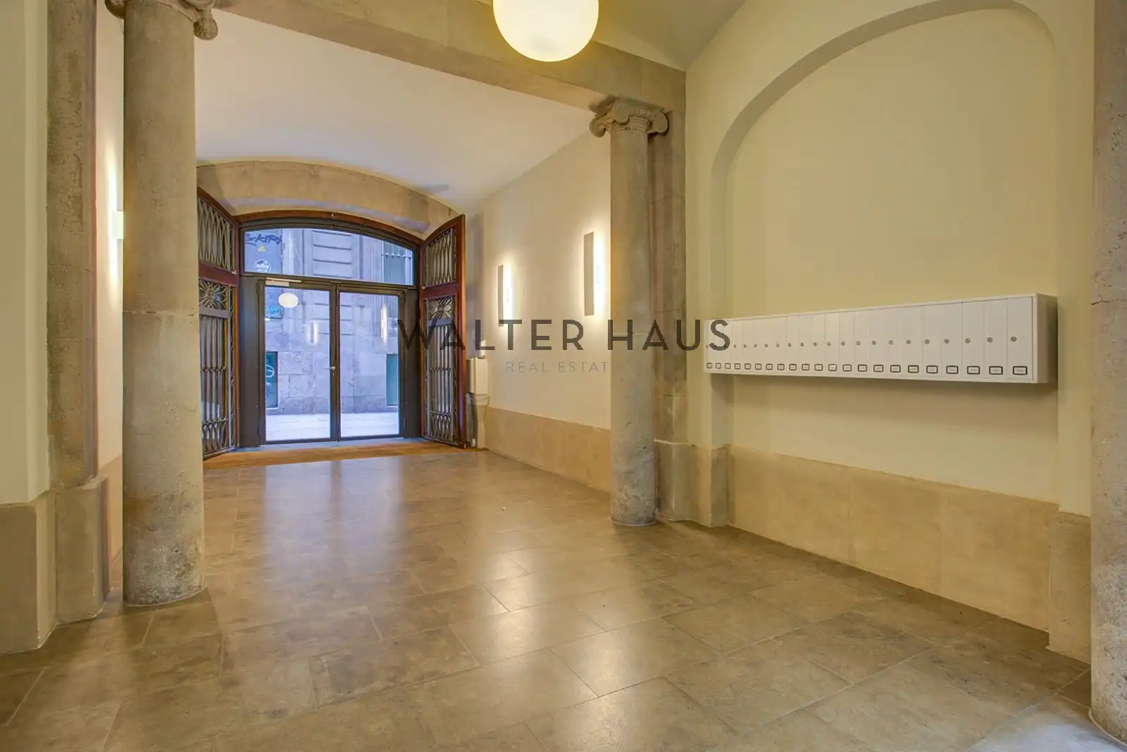 Piso en venta en Barcelona con Balcón