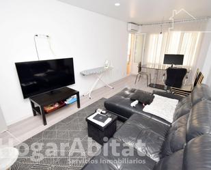 Living room of Flat for sale in  Valencia Capital  with Air Conditioner and Balcony