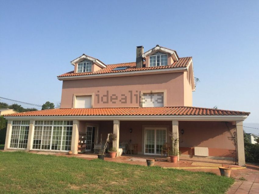 Exterior view of House or chalet for sale in Bergondo  with Private garden, Parquet flooring and Terrace