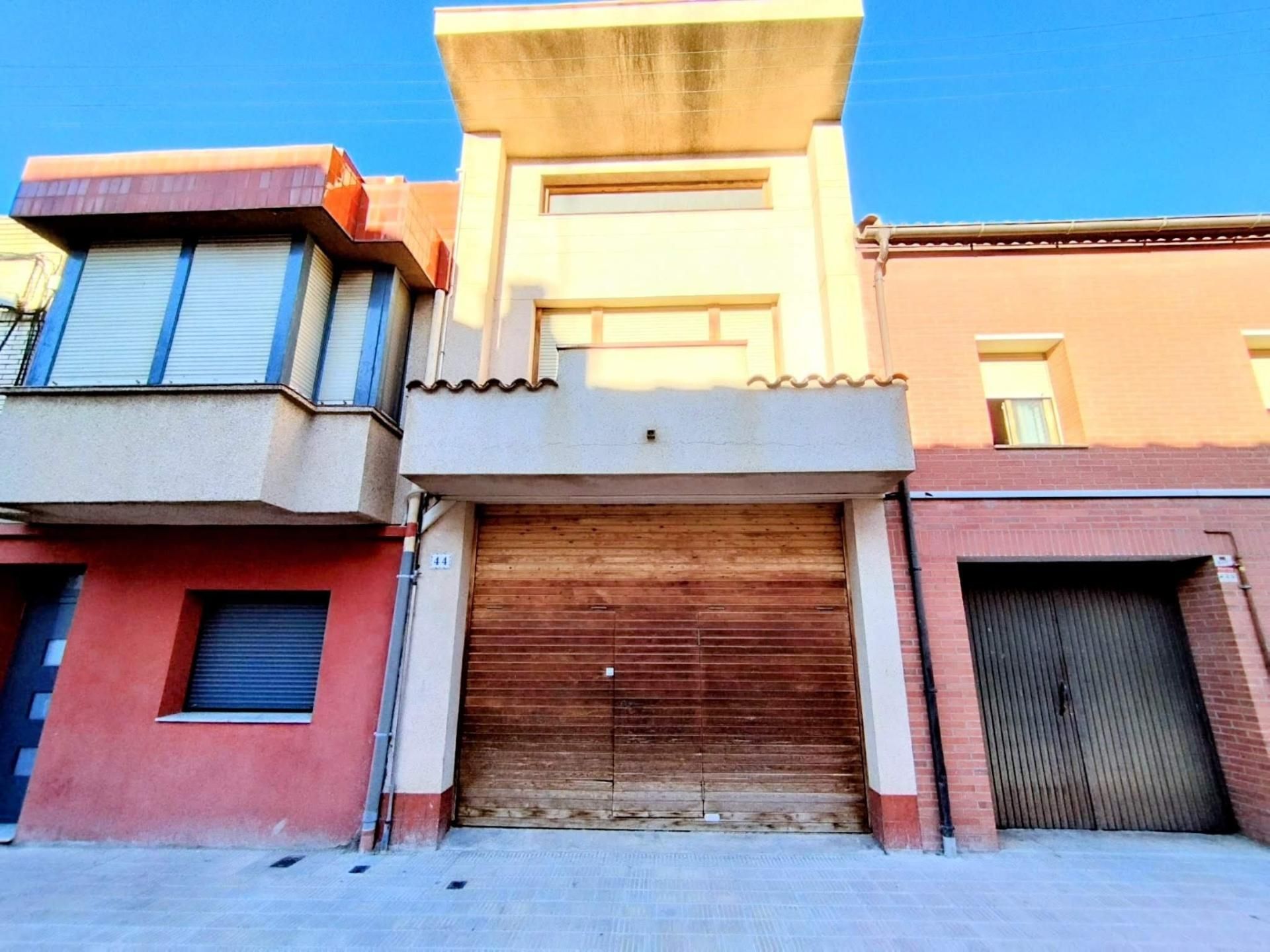 Exterior view of Single-family semi-detached for sale in Alfarràs  with Swimming Pool and Balcony