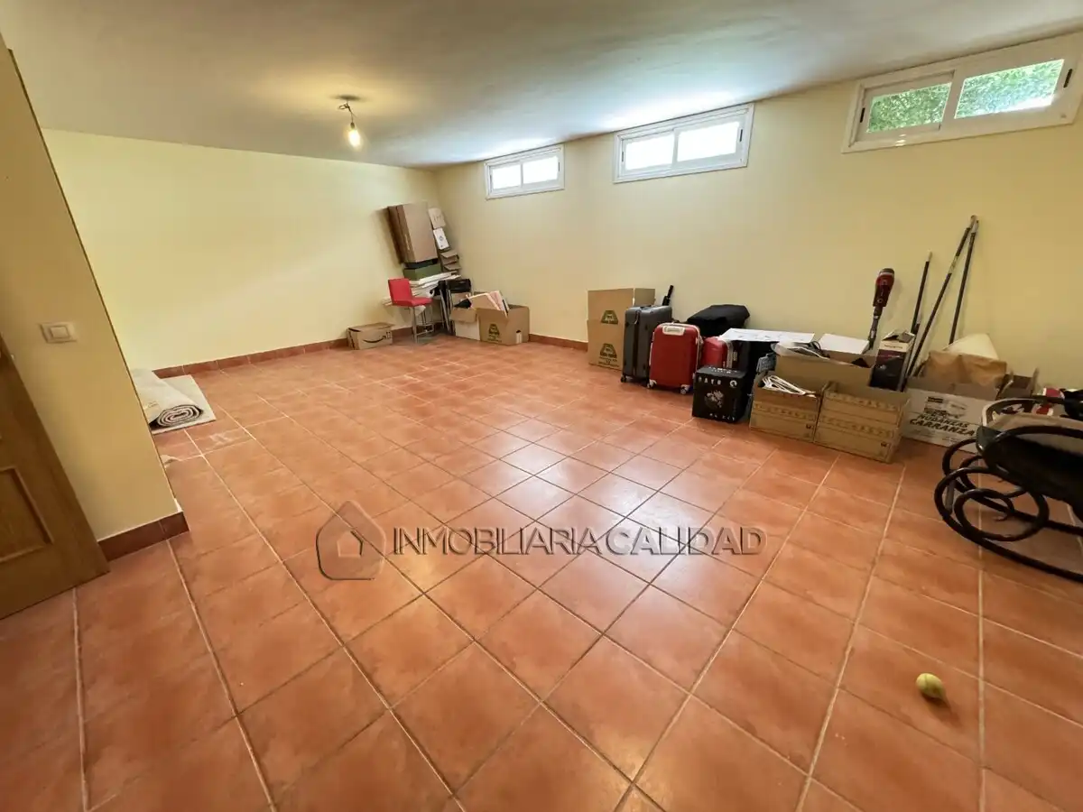 Piso en venta en Burgos con Calefacción, Trastero y Piscina
