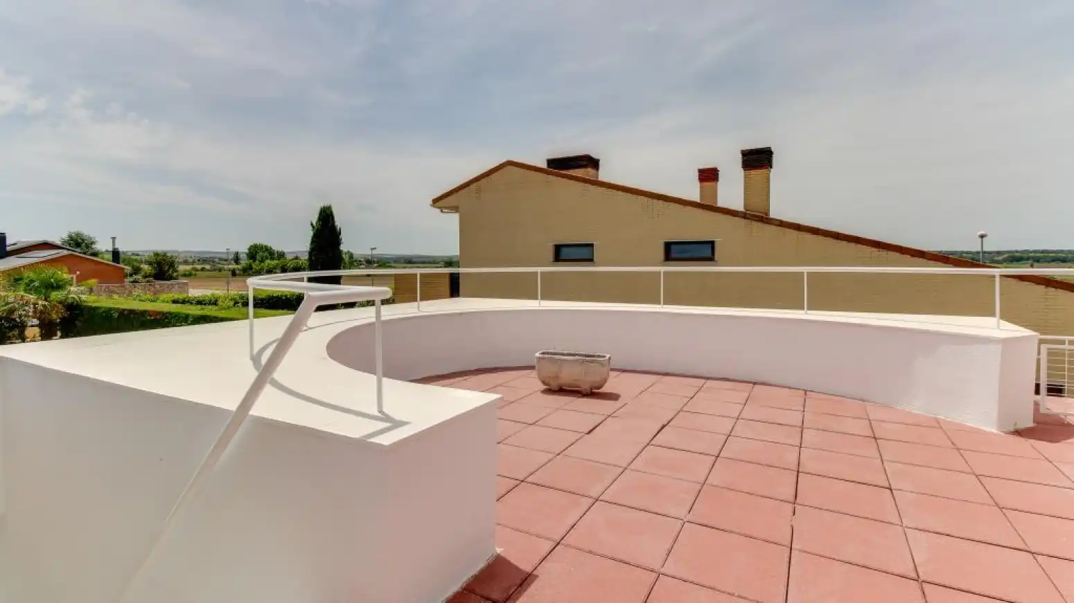 Terrasse von Haus oder Chalet zum Verkauf in Villamayor mit Klimaanlage, Heizung und Privatgarten